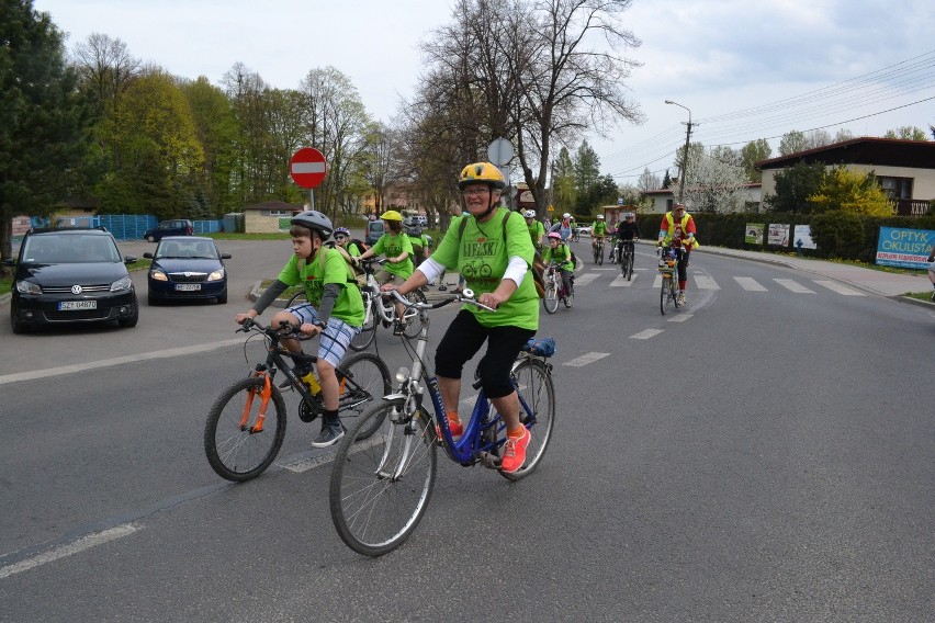 Bielski Rodzinny Rajd Rowerowy 2015 jedzie ulicami powiatu bielskiego. Jest rekord! [ZDJĘCIA]