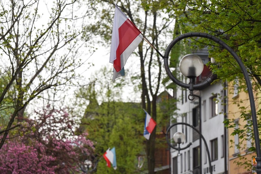 Zakopane źle zawiesiło flagi biało-czerwone na miejskich ulicach [ZDJĘCIA]