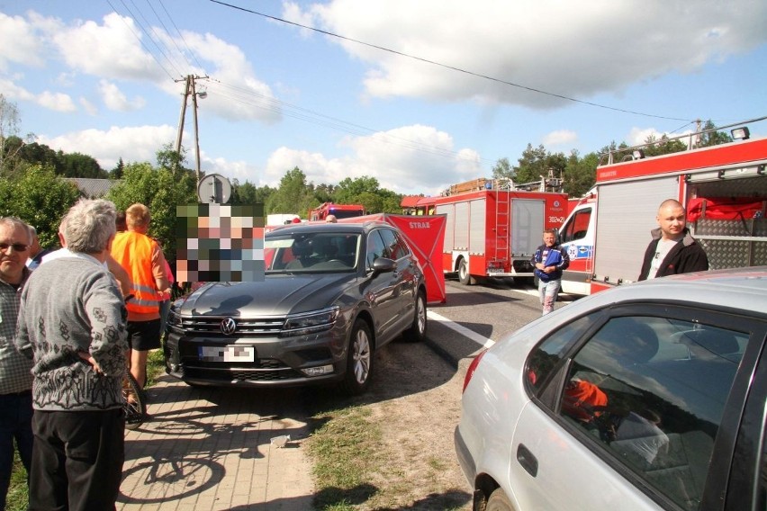 Dramatyczny wypadek na krajowej "74" w Miedzianej Górze. Nie żyją trzy osoby dorosłe oraz dwuletnie dziecko