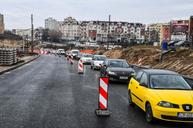 Od kilku miesięcy trwa przebudowa ronda Kujawskiego w Bydgoszczy. Przebudowywane są również przyległe mu ulice, m.in. Kujawska, Wojska Polskiego czy Solskiego. 