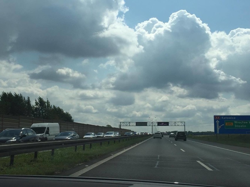 Znów korek na autostradzie A4. Ma kilka kilometrów [ZDJĘCIA]