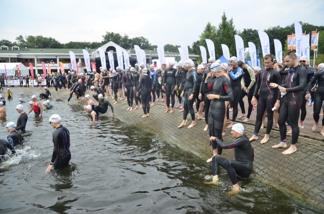 Firma cateringowa reprezentowana przez Piotra K. obsługiwała zeszłoroczny triathlon w Poznaniu. Zawierała też umowy z MOPR