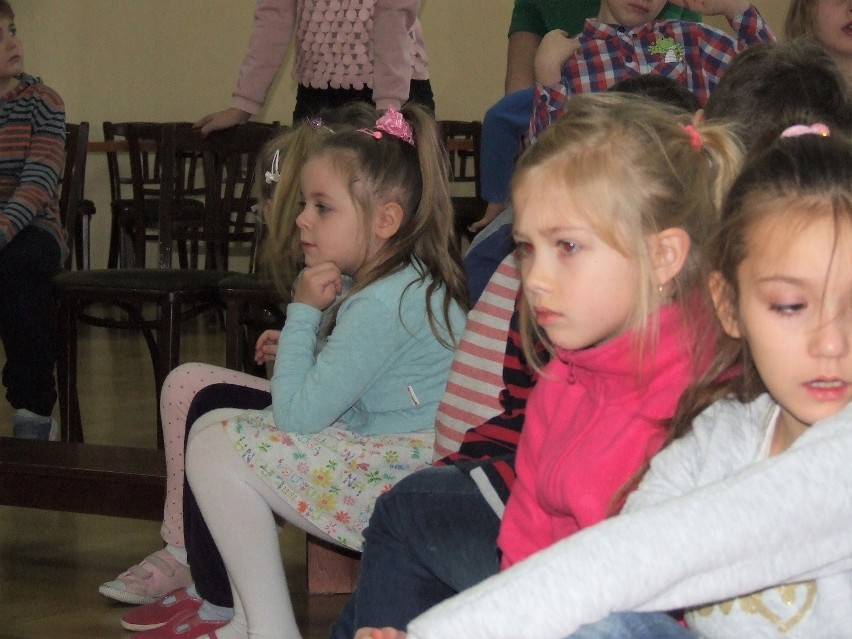 Dzieci z Rogoźnej poznały tradycje świąteczne w Centrum Edukacji Regionalnej w Żorach