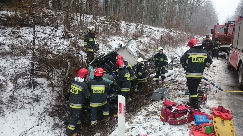 Wypadek pod Sokołdą. Czołówka audi z golfem. Kierowca audi...