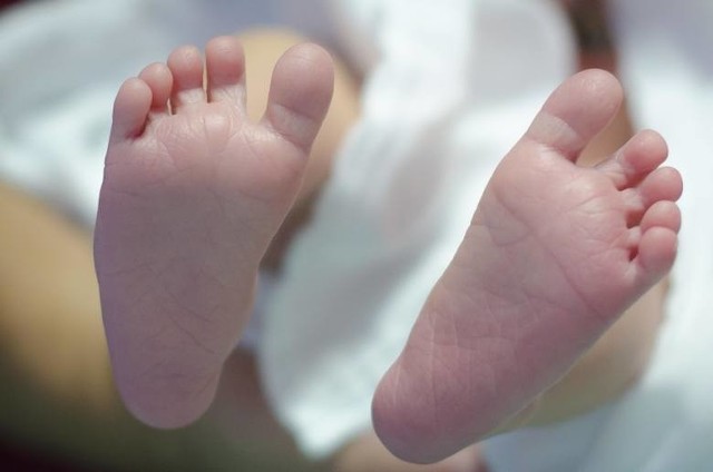 Kolejny przypadek pozostawienia dziecka w oknie życia na terenie województwa łódzkiego. Tym razem zdesperowana matka pozostawiła 6-dniowego noworodka na terenie Kuta. Do zdarzenia doszło 8 marca. Według nieoficjalnych informacji kobieta zostawiła przy maleństwie list. Podobnych przypadków w ostatnim czasie było sporo.