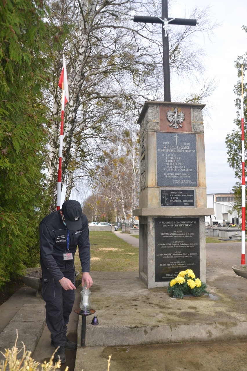 Funkcjonariusze służby więziennej z Żytkowic w gminie Garbatka-Letnisko pamiętają o zbrodni katyńskiej