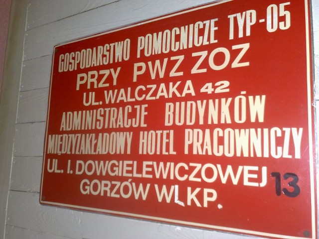 Z baraków przy ul. Dowgielewiczowej w Gorzowie muszą się wyprowadzić wszyscy lokatorzy, bo budynki trzeba rozebrać
