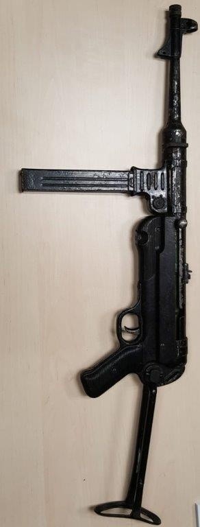 Wojnicz. Broń z czasów II wojny światowej w domu pod Tarnowem. Niemiecki pistolet maszynowy trafi do tarnowskiego muzeum