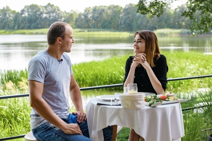 „Rolnik szuka żony”. Asia i Kamil na rodzinnym spacerze z córeczką. Te zdjęcia to sama słodycz!