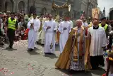 Wielka procesja Bożego Ciała w Krakowie szła z Wawelu na Rynek Główny. Po raz ostatni prowadził ją apb Marek Jędraszewski