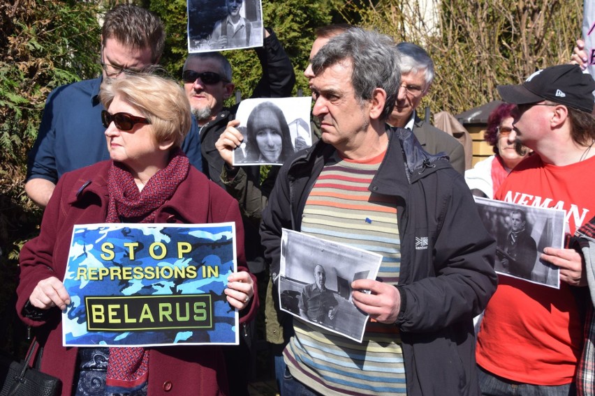 Białorusini i działacze KOD protestowali przeciwko...