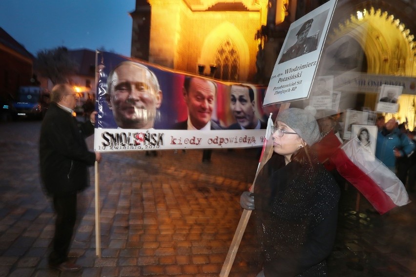 Marsz Milczenia we Wrocławiu. Obchody 6. rocznicy katastrofy...