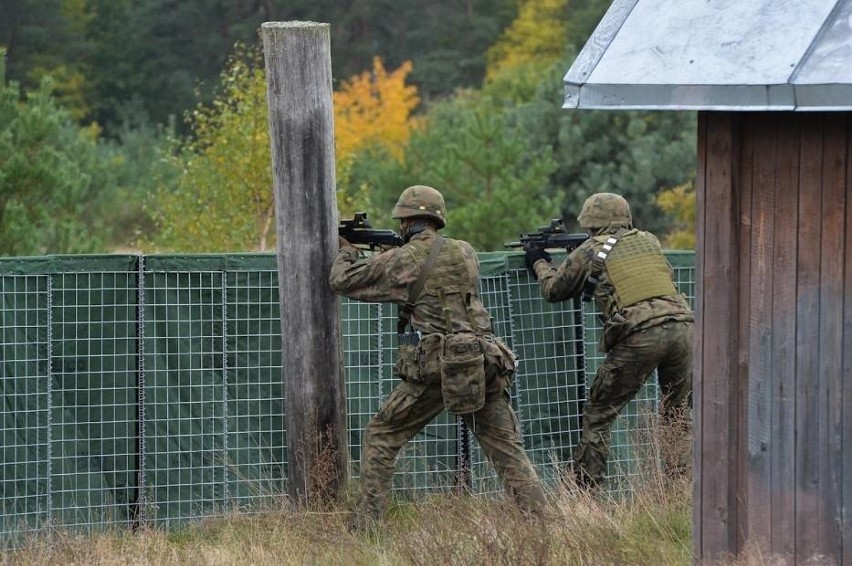 Strzelania muszą być prowadzone w przeznaczonym do tego...