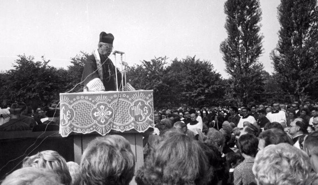 Szczególnej inwigilacji poddano w 1966 r. „bardziej religijnych” torunian o lwowskich i wileńskich korzeniach.