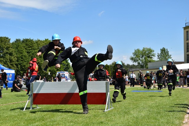 Rywalizowały młodzieżowe drużyny z całego powiatu grudziądzkiego. Ponadto osobno rozegrano zawody sportowo - pożarnicze pomiędzy seniorami z Ochotniczych Straży Pożarnych z gminy Grudziądz. Druhny i druhowie zmierzyli się w torze przeszkód, sztafecie i tzw. "bojówce". W gminie Grudziądz przebywa kilkuosobowa delegacja strażaków z Winnik na Ukrainie, miasta partnerskiego gminy Grudziądz i powiatu. Wszyscy byli obecni także podczas zawodów pożarniczych, które odbyły się tradycyjnie na terenie Gminnego Ośrodka Kultury w Małym Rudniku. AKTUALIZACJA: W klasyfikacji generalnej wśród dziewcząt pierwsze miejsce zajęło OSP Świecie nad Osą, drugie OSP Dusocin, a trzecie OSP Wielki Wełcz. Wśród chłopców najlepiej wypadło OSP Piaski, następnie OSP Świecie nad Osą i kolejno OSP Ruda.  Ponadto w konkurencjach  sportowo - pożarniczych sprawdzili się  seniorzy z Ochotniczych Straży Pożarnych z gminy Grudziądz.  W klasyfikacji generalnej wśród kobiet zwyciężyło OSP Wielki Wełcz, dalej OSP Piaski i OSP Szynych. Wśród seniorów pierwsze miejsce wywalczyło OSP Piaski  I , drugie OSP Szynych i trzecie OSP Piaski II. 