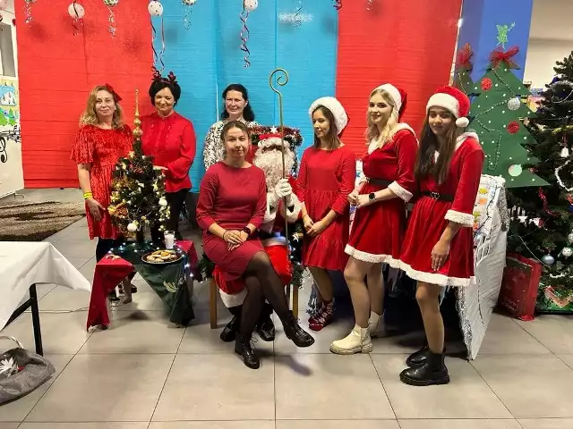 Święty Mikołaj odwiedził ostatnio wychowanków Świetlicy Środowiskowej oraz Świetlicy Opiekuńczo-Wychowawczej w Kazimierzy Wielkiej. To było bardzo świąteczne spotkanie