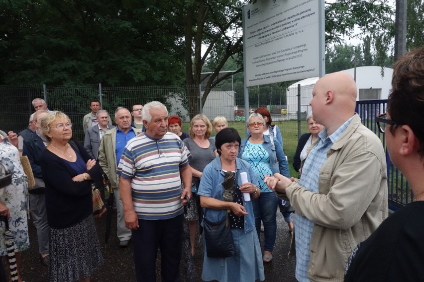 Spotkanie mieszkańców przed siedzibą MPGK Katowice przy ul....