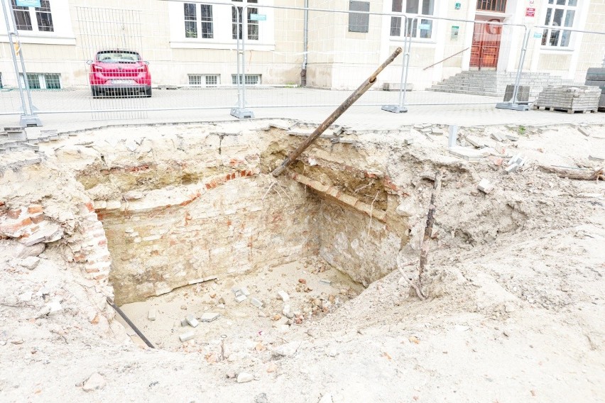 Odkrycie średniowiecznej krypty w centrum Szczecina. To fragment najważniejszej świątyni, która nie dotrwała od naszych czasów. ZDJĘCIA    