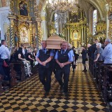 Tłumy ludzi na pogrzebie Piotra "Gipsia" Kobierskiego w Sieradzu ZDJĘCIA