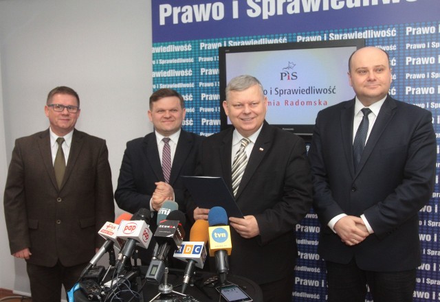 O straconej szansie dla Radomia mówili od lewej: Marek Szary, Wojciech Skurkiewicz, Marek Suski i Andrzej Kosztowniak.