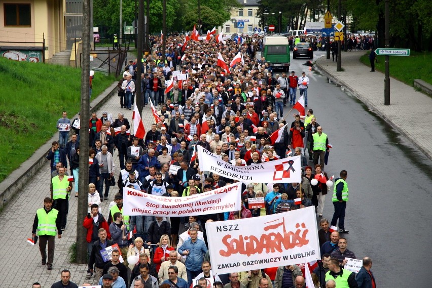 Protest w Świdniku. Związkowcy z PZL-Świdnik zorganizowali "Marsz Milczenia" (ZDJĘCIA, WIDEO)