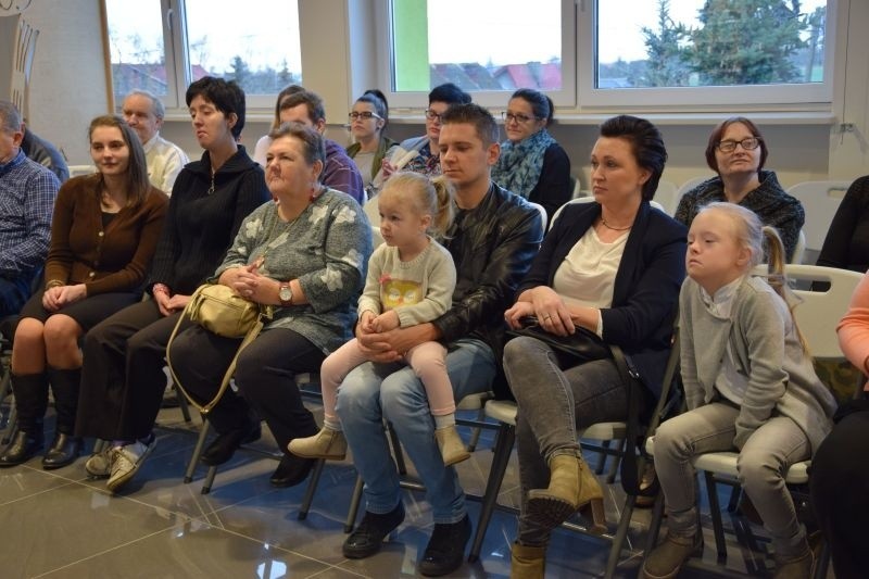 Radziejowska biblioteka zaprasza do udziału w konkursie "Barwy Jesieni - Sztuka Osób Niepełnosprawnych".