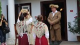 Wręczyli wieniec gospodarzowi. W skansenie w Lublinie odbyły się ''Dożynki dworskie". Zobacz zdjęcia i wideo