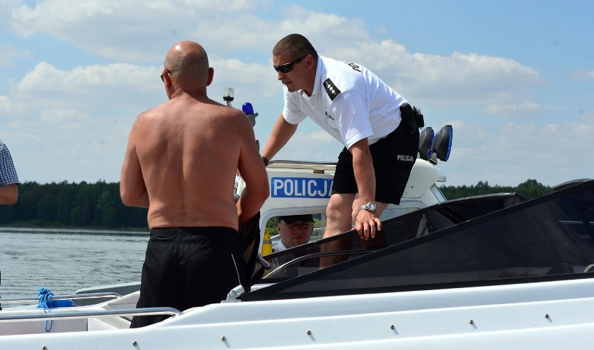 Patrol policji i Straży Pożarnej na zalewie Koronowskim...