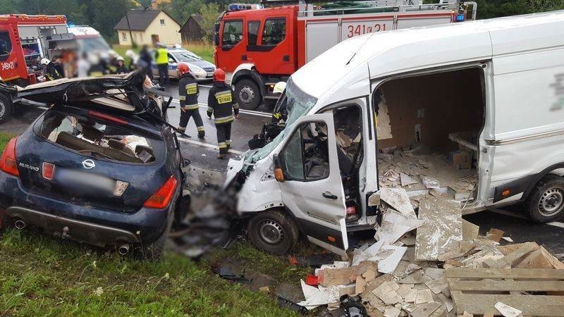 Tragedia na DK 28. Mężczyzna nie żyje, dwaj są ciężko ranni [ZDJĘCIA]