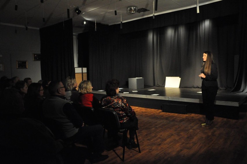 Spektakl „Wizażanki” przygotowany przez Teatr Słupskiego Uniwersytetu Trzeciego Wieku