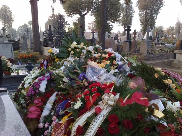 został pochowany na zabytkowym cmentarzu parafialnym przy ul. Kopernika