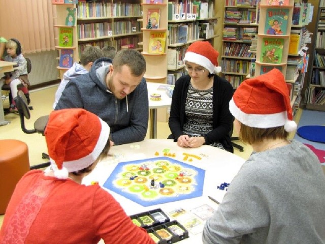 W połanieckiej bibliotece zorganizowano "mikołajkowe granie"