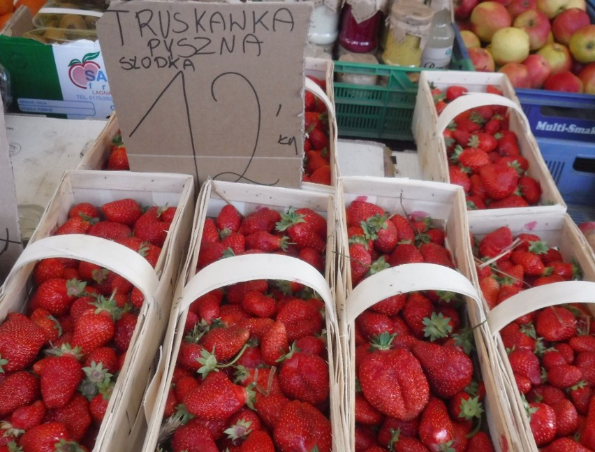 Na targowisku Korej w Radomiu można już kupić polskie truskawki. Jakie ceny? Zobacz zdjęcia z soboty 28 maja