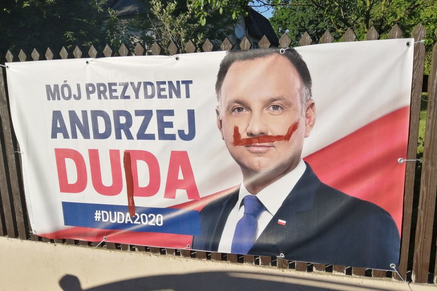 Przedwyborcza partyzantka w powiecie skarżyskim. Wyborcze plakaty kandydatów są niszczone na dużą skalę