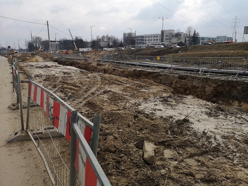 Kraków. Budują linię tramwajową do Górki Narodowej. Zobacz postęp prac [ZDJĘCIA]