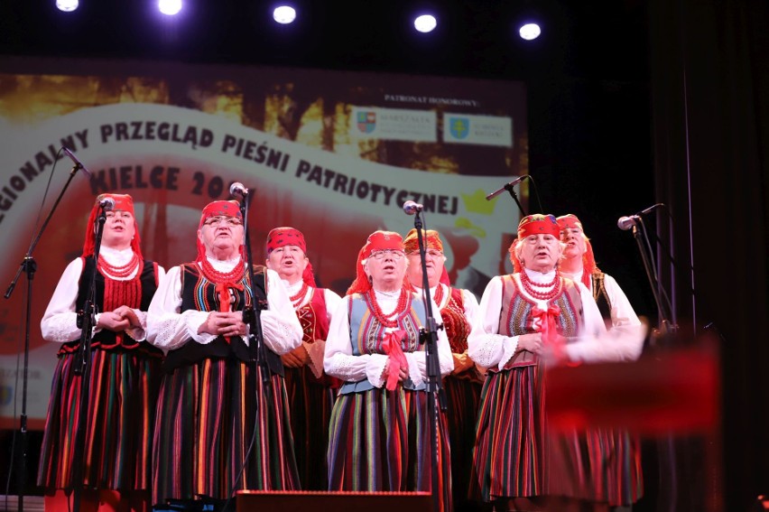 I Regionalny Przegląd Pieśni Patriotycznych w Wojewódzkim Domu Kultury w Kielcach. Wystąpiło 28 wykonawców (ZDJĘCIA)