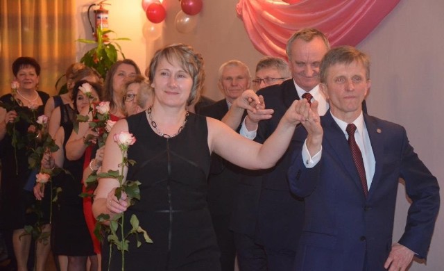 Impreza tradycyjnie rozpoczęła się polonezem, którego w pierwszej parze poprowadzili Wacław Szarek, burmistrz Sędziszowa z żoną Teresą.
