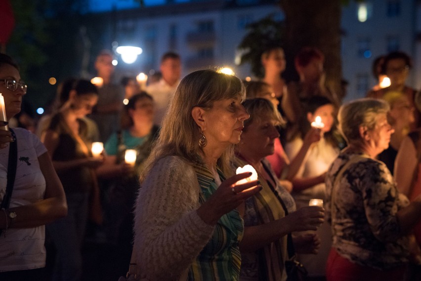 Ponad 1000 osób na proteście na placu Daszyńskiego w Opolu...