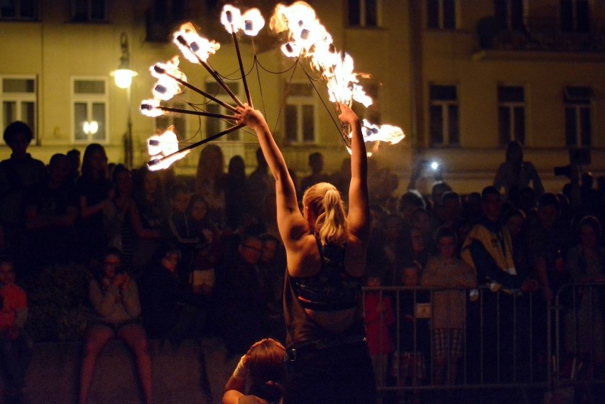 W Muszli Koncertowej Ogrodu Saskiego - Fire Party...