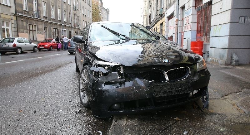 Wypadek na Radwańskiej! Zderzenie audi i bmw [zdjęcia]