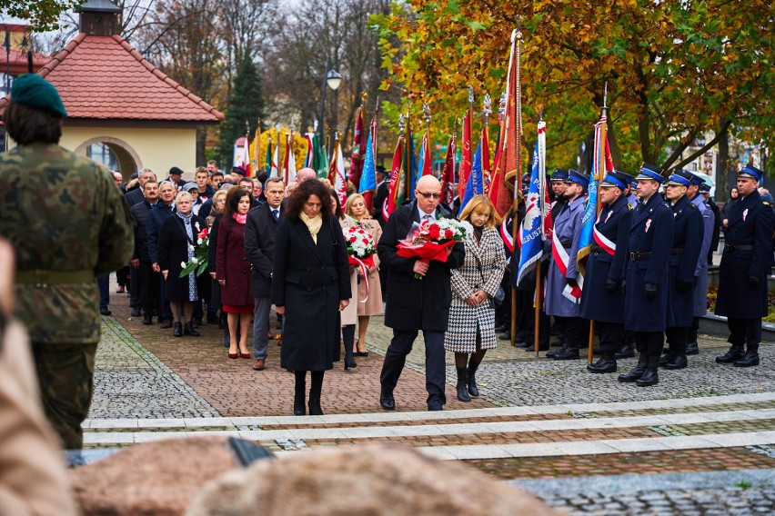 Złożenie kwiatów przy pomniku i uroczystości patriotyczne na rynku w Kolbuszowej [ZDJĘCIA, [WIDEO]