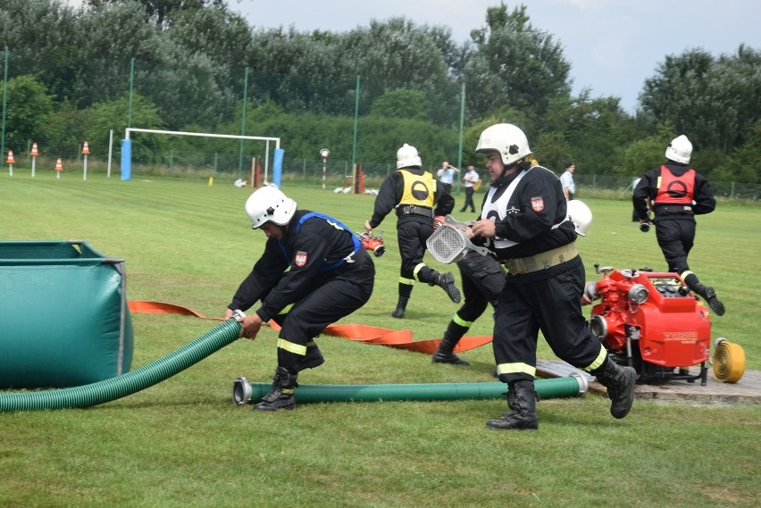 Bosutów i Poskwitów to najlepsze drużyny strażackie w powiecie krakowskim. Zawody sportowo-pożarnicze [ZDJĘCIA]