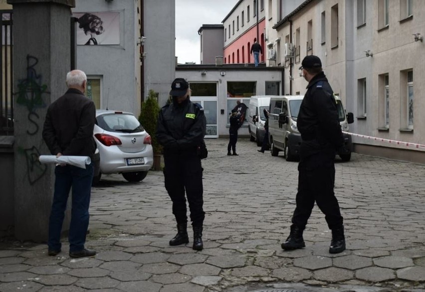 Policja przeszukuje hostel, w którym przebywali Gruzini.