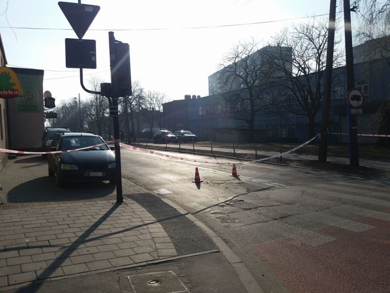 Wypadek na ul. Tuszyńskiej. Samochód potrącił trzy kobiety! Sprawca twierdzi, że miał pierwszeństwo [FILM, zdjęcia]