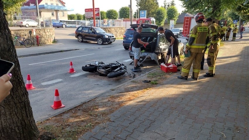 Miastko. Pijany motocyklista uderzył w BMW. Kierowca jednośladu trafił do szpitala. ZDJĘCIA