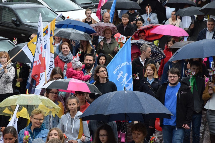 Marsz dla Życia i Rodziny przeszedł ulicami Bielska-Białej ZDJĘCIA