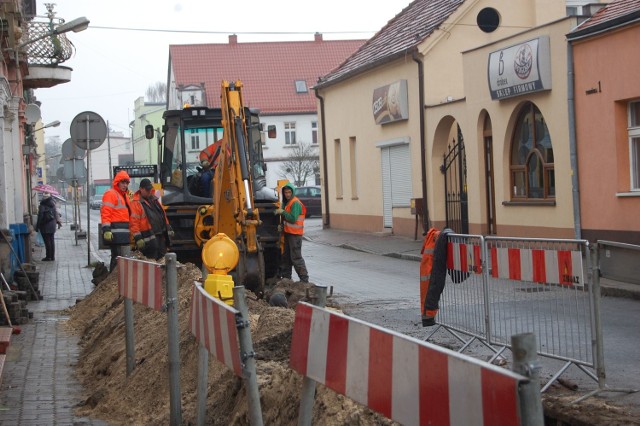 W ostatnich dniach prace trwały m.in. na ul. Toruńskiej. W pobliżu rynku i Muzeum Solca  jedna z bydgoskich firm, na zlecenie gazowni, pracowała przy sieci. Przejazd był utrudniony, ale możliwy