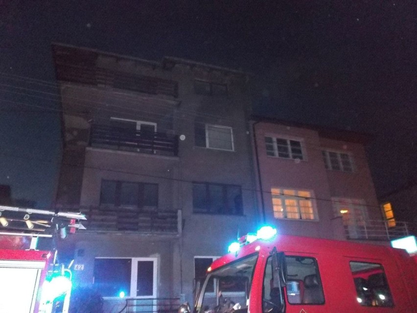 Strażnicy miejscy z Gdyni wspólnie ze strażakami uratowali starszego człowieka