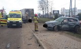 Wypadek w Ostrowi Mazowieckiej. Zderzył się samochód ciężarowy z czterema osobówkami. 11.04.2022