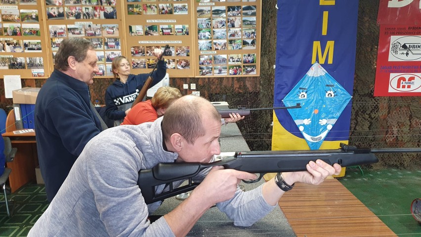 Nowe Brzesko. Liga Obrony Kraju uczy strzelać i... zbiera monitory